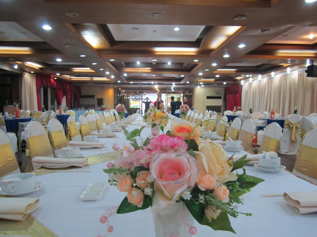 Lopburi Inn Hotel Bagian luar foto