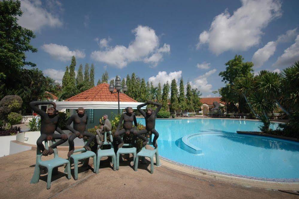 Lopburi Inn Hotel Bagian luar foto
