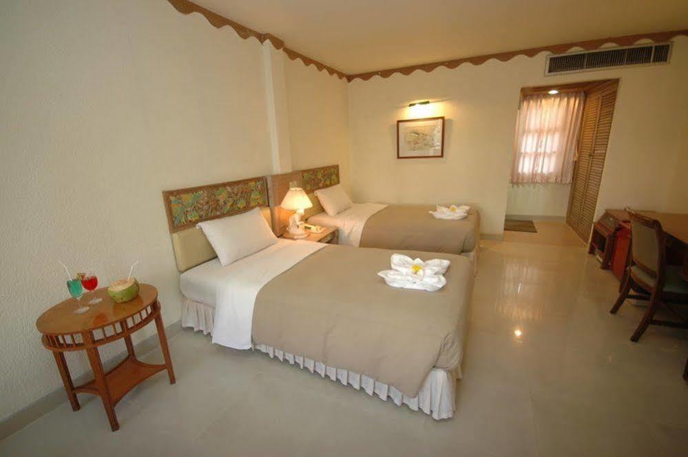 Lopburi Inn Hotel Bagian luar foto