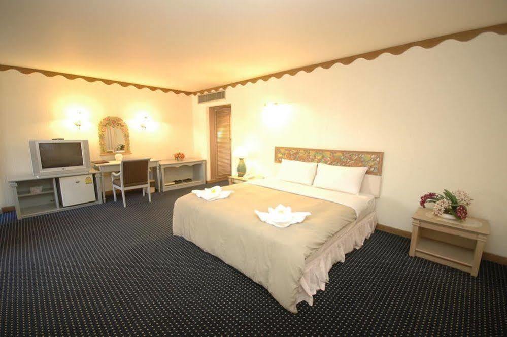 Lopburi Inn Hotel Bagian luar foto
