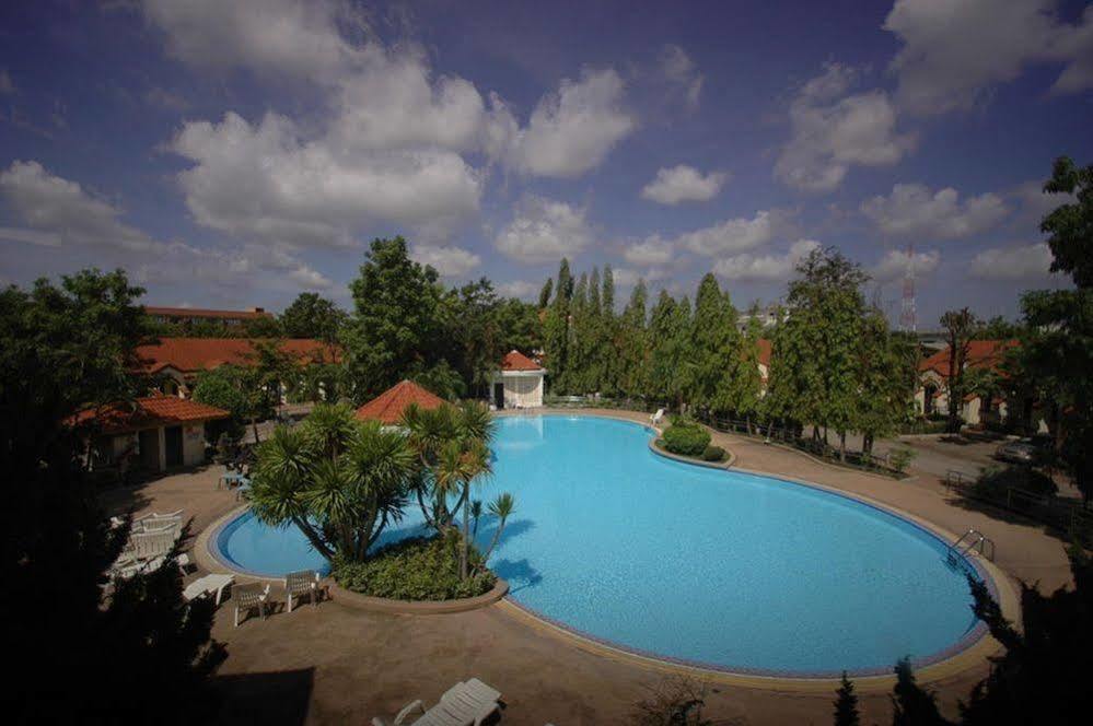 Lopburi Inn Hotel Bagian luar foto